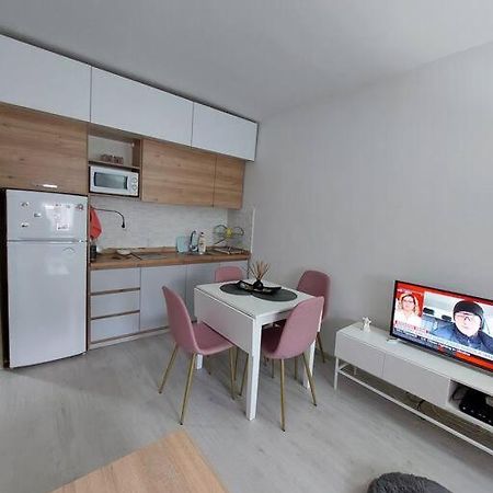 City Center Chic, Urban Apartment Escópia Exterior foto